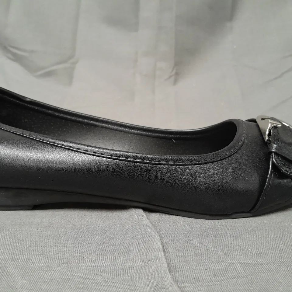 BOX OF APPROXIMATELY 10 BOXED PAIRS OF SOFIA PEEP TOE SLIP-ON SHOES IN BLACK - VARIOUS SIZES