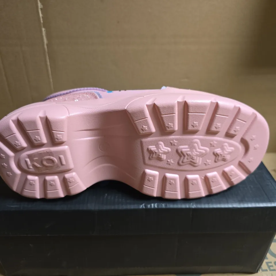 BOXED PAIR OF KOI X HATSUNE MIKU VIRTUAL DIVA MIKU CHUNKY TRAINERS - PINK, UK 8