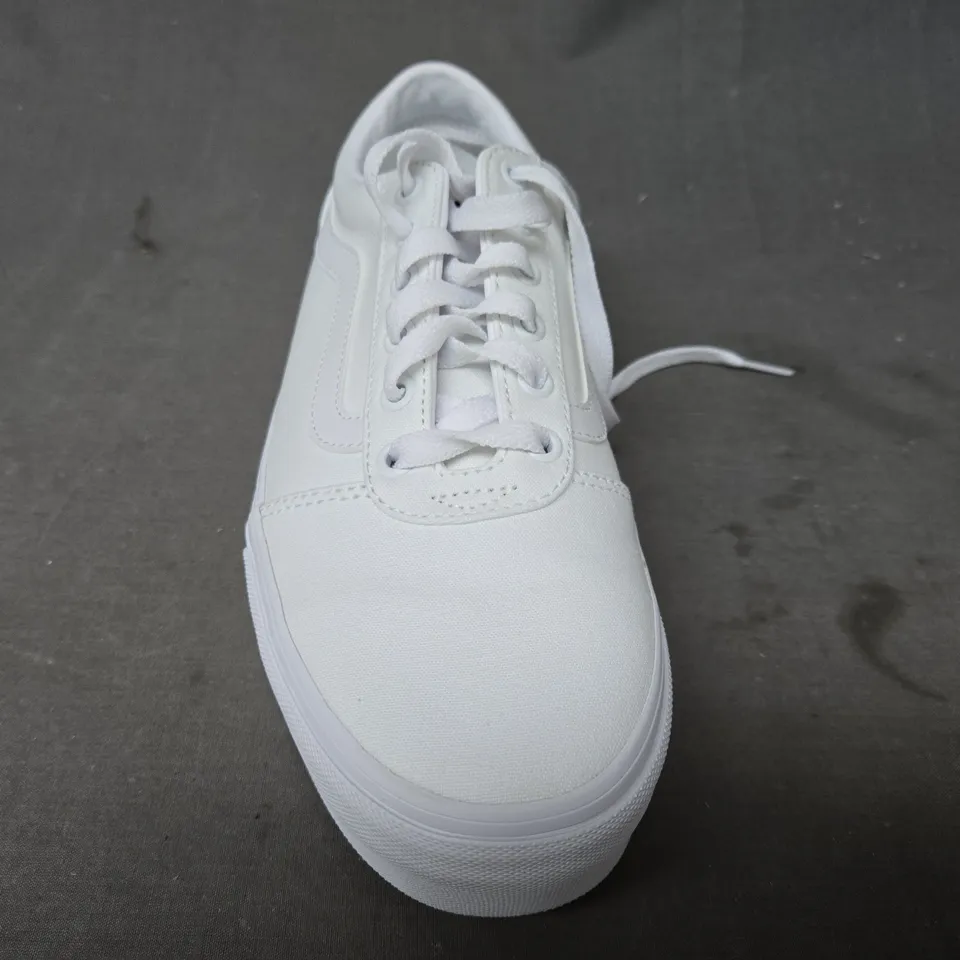 BOXED PAIR OF VANS SHOES IN WHITE UK SIZE 8