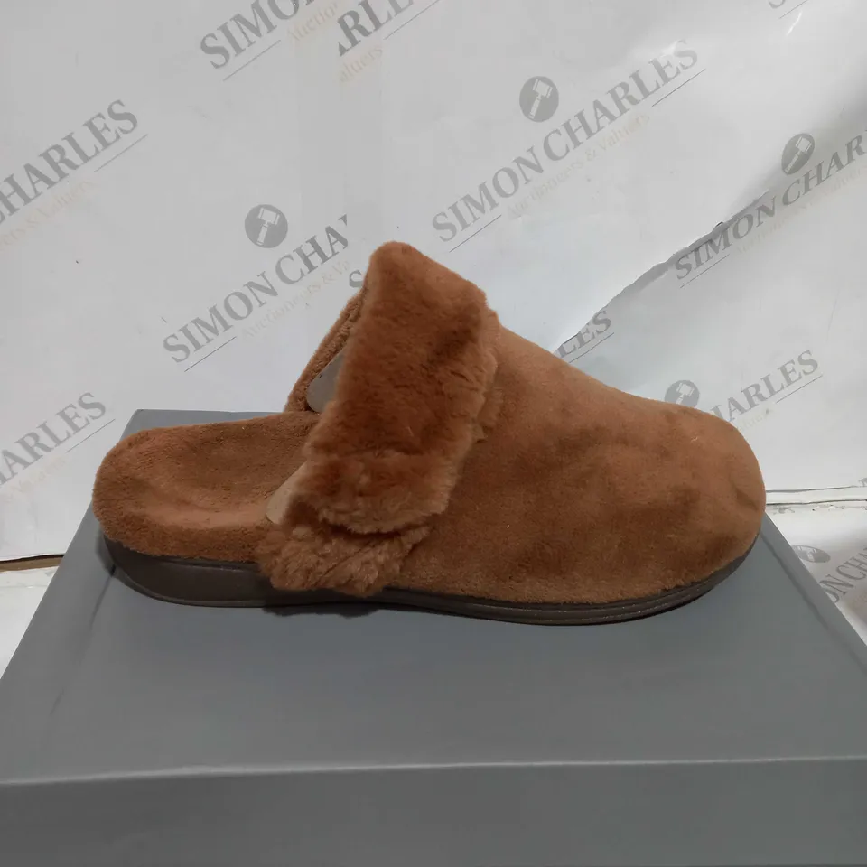 BOXED PAIR OF VIONIC MARIEL SLIPPERS IN TOFFEE SIZE 8