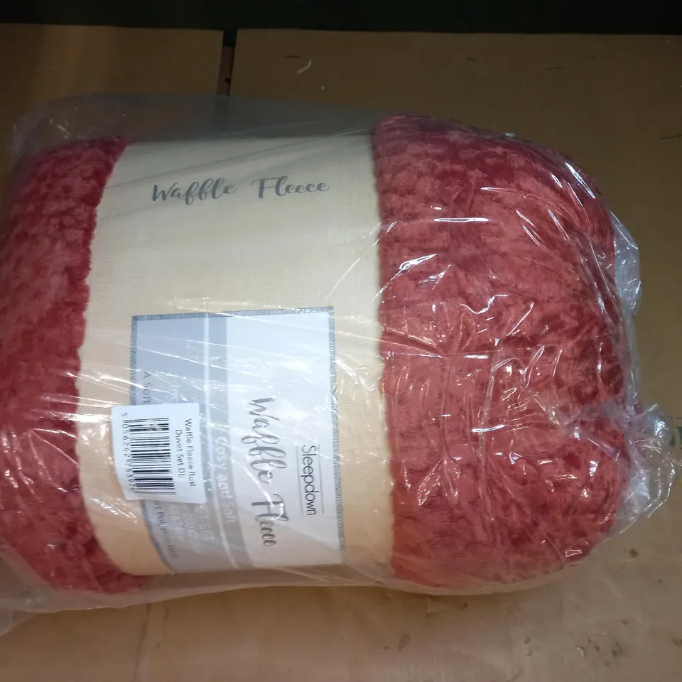 SLEEPDOWN WAFFLE FLEECE COSY & SOFT DOUBLE DUVET SET IN RUST COLOUR