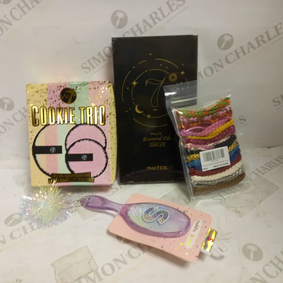 LOT OF APPROXIMATELY 10 ASSORTED HEALTH & BEAUTY ITEMS, TO INCLUDE MOSQUITO BRACELETS, MAKE UP REMOVER PADS, ESSENTIAL OILS, ETC