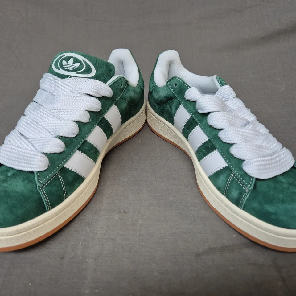 PAIR OF ADIDAS CAMPUS 00S SHOES IN GREEN/WHITE UK SIZE 8.5