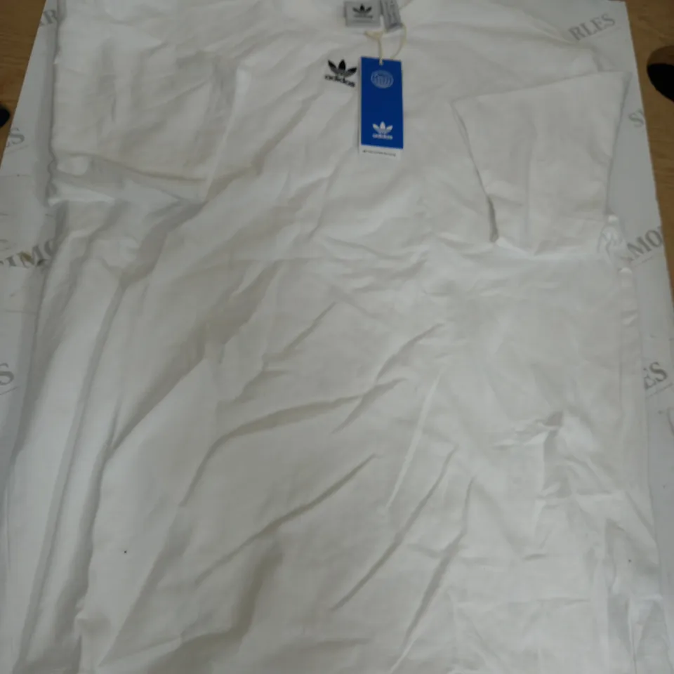 WHITE ADIDAS TEE SIZE 8