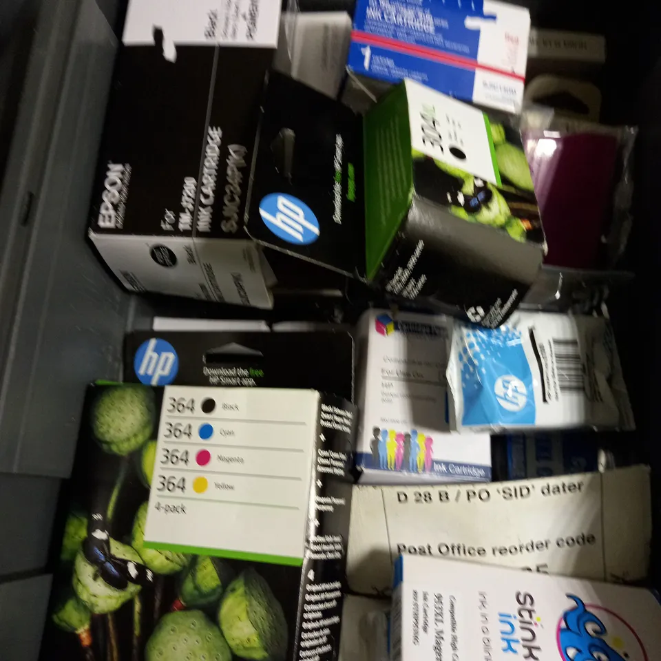 LARGE QUANTITY OF INK AND TONER CARTRIDGES. VARIOUS COLOURS. FOR HP, EPSON AND SHARP