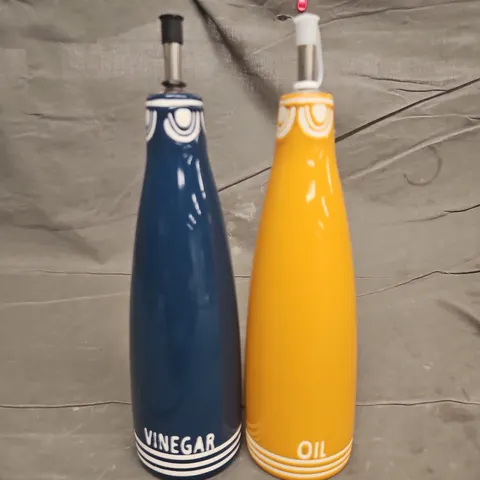 LADELLE OIL AND VINEGAR BOTTLE SET