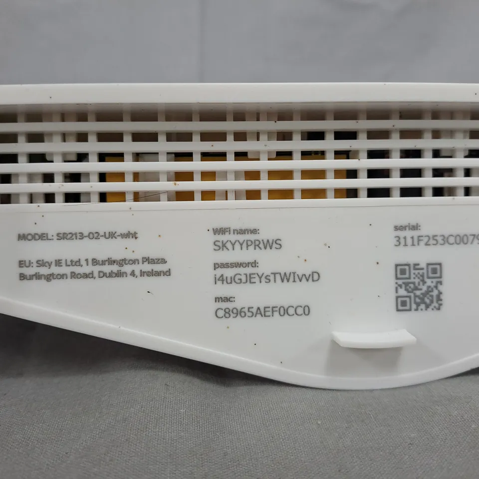 SKY SR213-02-UK WHITE WIRELESS ROUTER