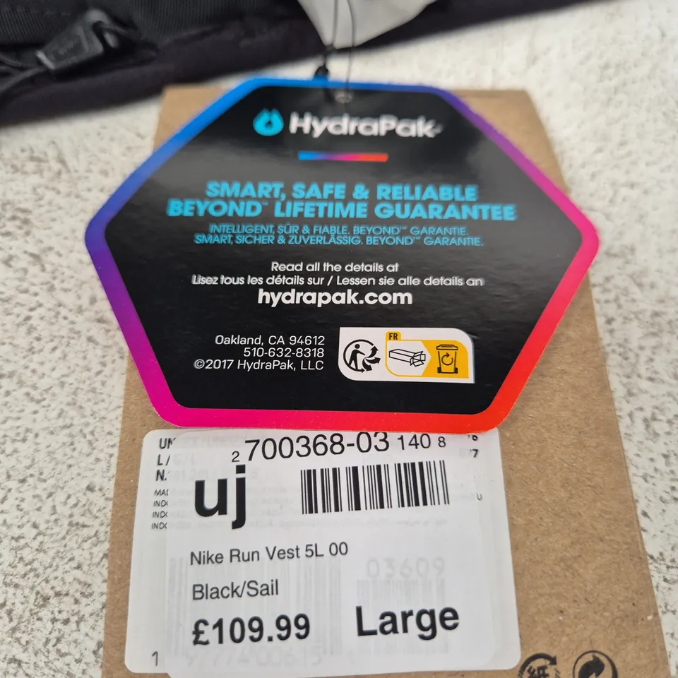 NIKE HYDRAPAK RUN VEST 5L 00 BLACK/SAIL – LARGE
