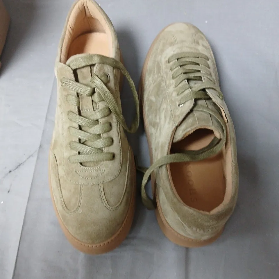 BOXED PAIR OF SHOON EMBER SLIM-SOLE TRAINERS IN LIGHT GREEN SUEDE  – UK 6 