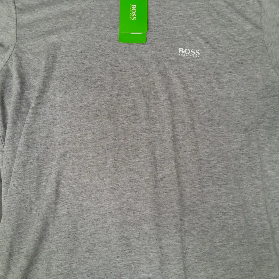 HUGO BOSS T-SHIRT IN GREY SIZE MEDIUM