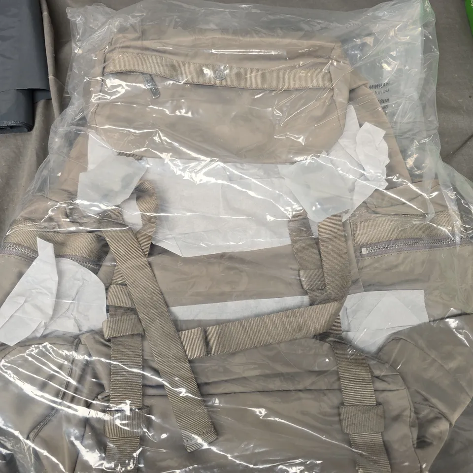 LULULEMON SPORTS BAG 