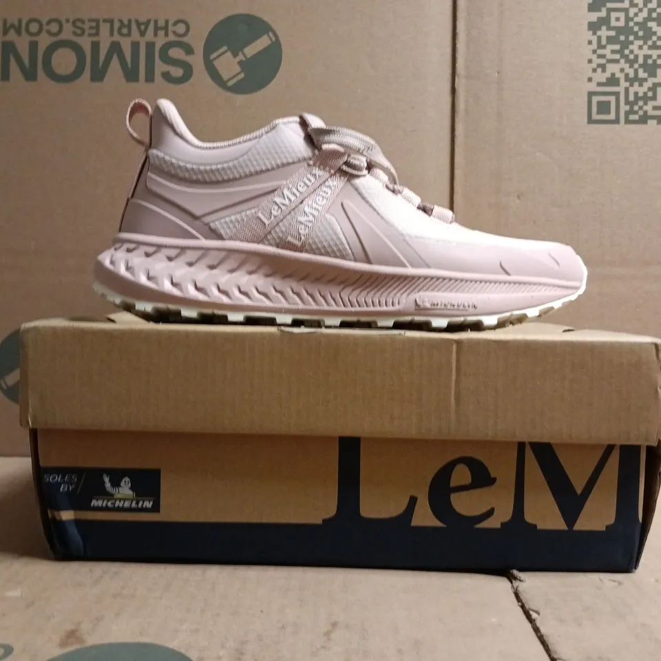 BOXED PAIR OF LE MIEUX TRAX VIVA WATERPROOF TRAINERS IN PINK SIZE UK 3