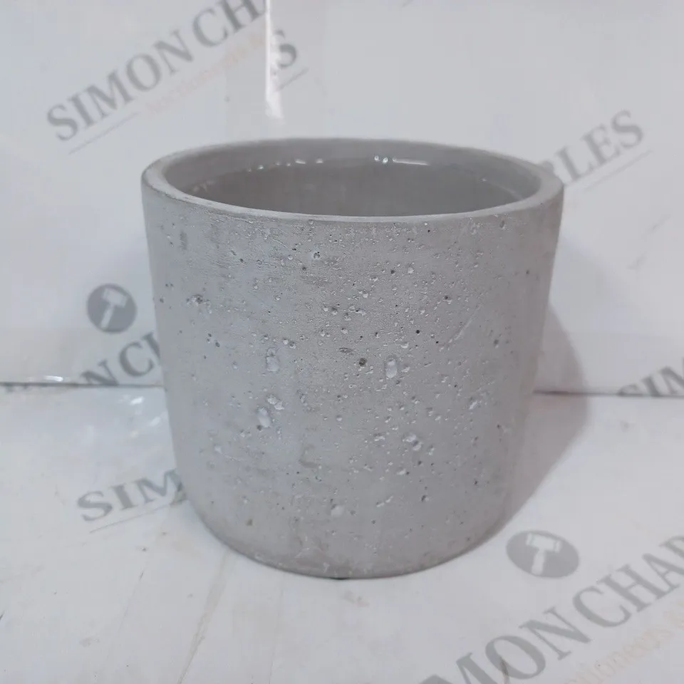 BOXED UNBRANDED ROUND CEMENT FLOWER POT
