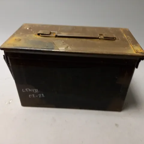 METAL STORAGE CASE WITH LEVERAGE CLASP