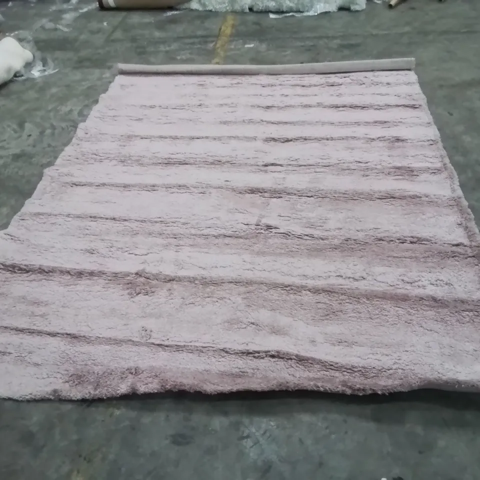 QUALITY DESIGNER AREA RUG - APPROXIMATELY 280X200