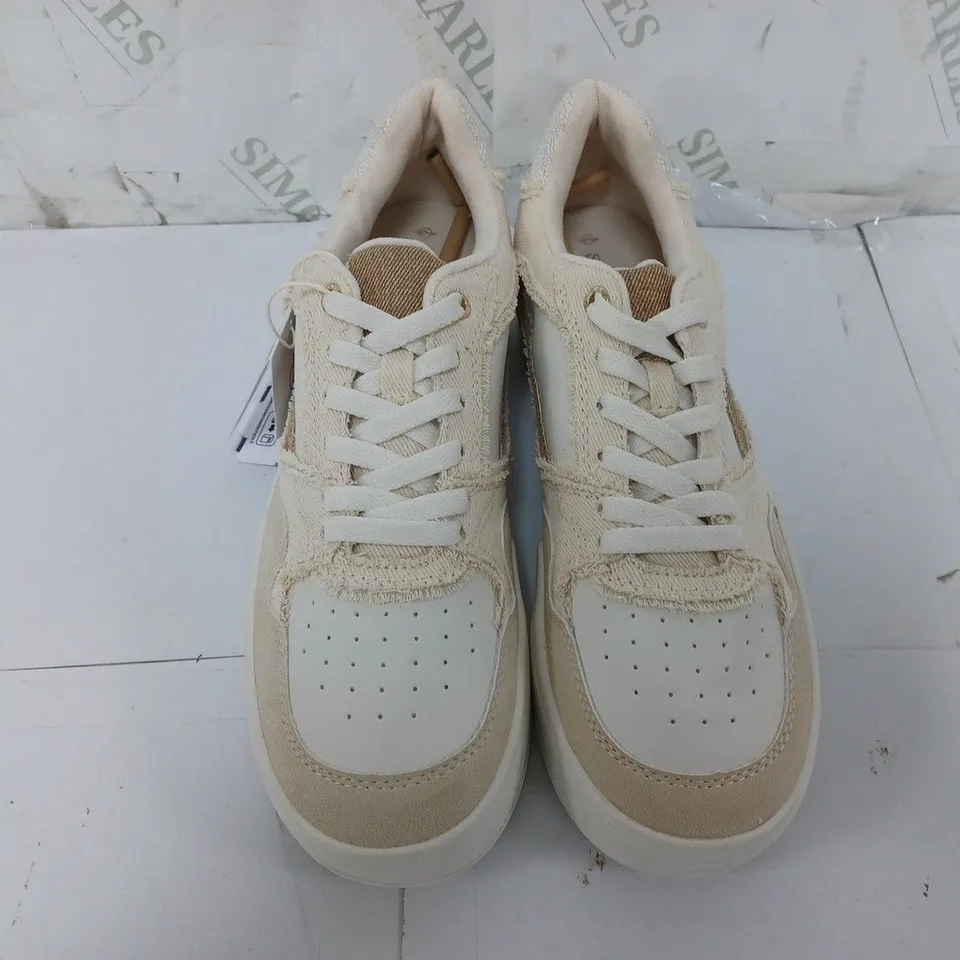 PAIR OF STRADIVARIUS MULTI-FABRIC LACE UP TRAINERS IN WHITE/CREAM - SIZE 41