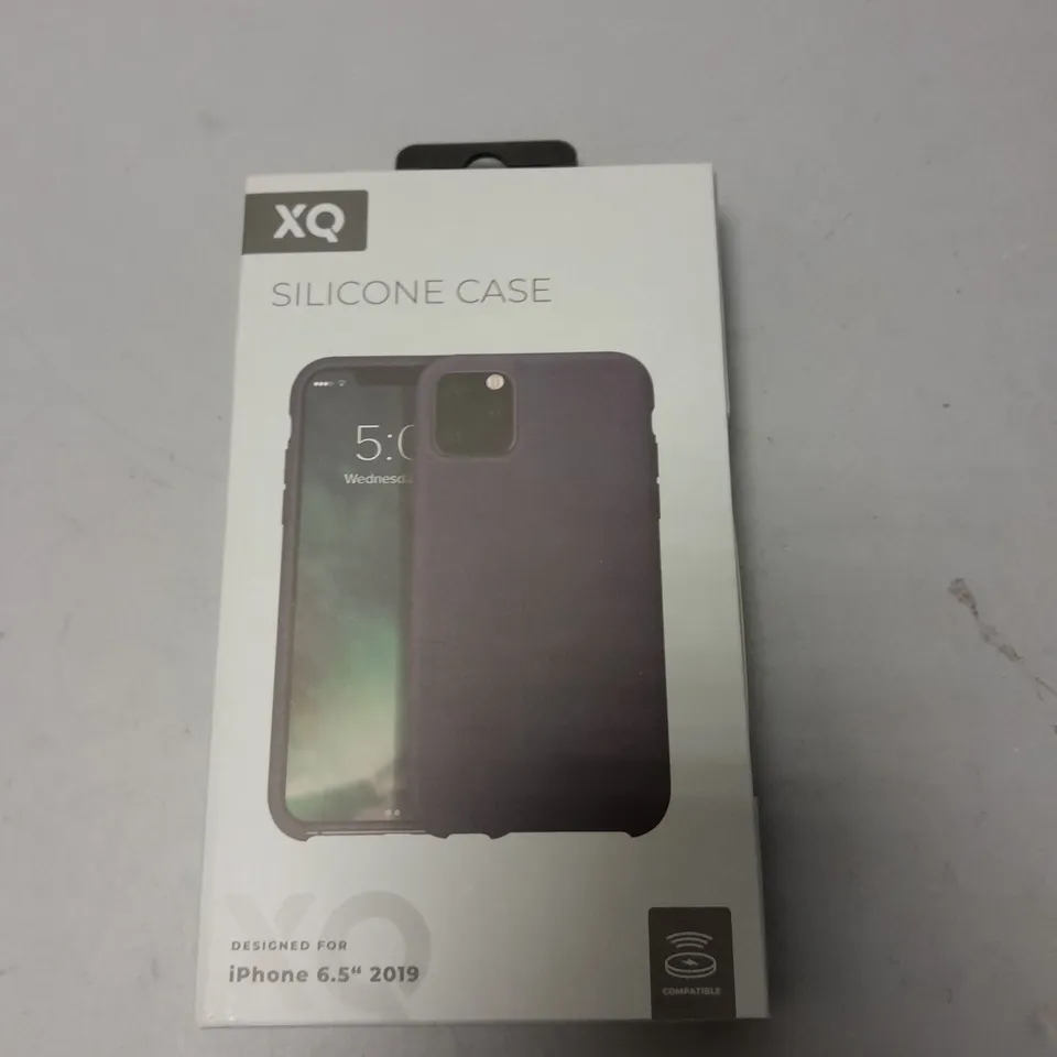 APPROXIMATELY 50 BRAND NEW BOXED XQ PHANTOM PROTECTIVE CASES FOR IPHONE 6.5" 2019 MODEL 