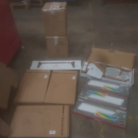 PALLET OF ASSORTED HOUSEHOLD GOODS AND PRODUCTS TO INCLUDE; SHOWER PRODUCTS, A LARGE NUMBER OF JUICERS, RGB BACK-LIGHTS, DOORWAY CHIN-UP BAR ETC