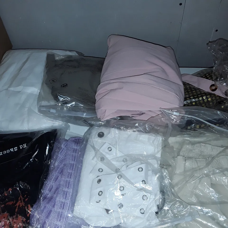 MEDIUM BOX OF 10 ASSORTED CLOTHING ITEMS TO INCLUDE A ED SHEEHAN PRINTED TOP AND A PINK JUMPSUIT 