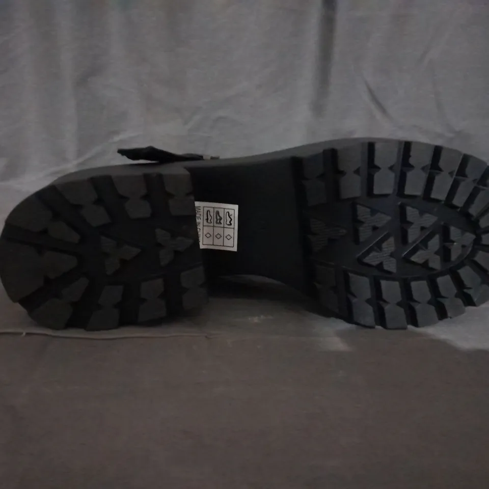 PAIR OF KOI BLOCK HEEL STRAP SHOES IN BLACK SIZE 7 