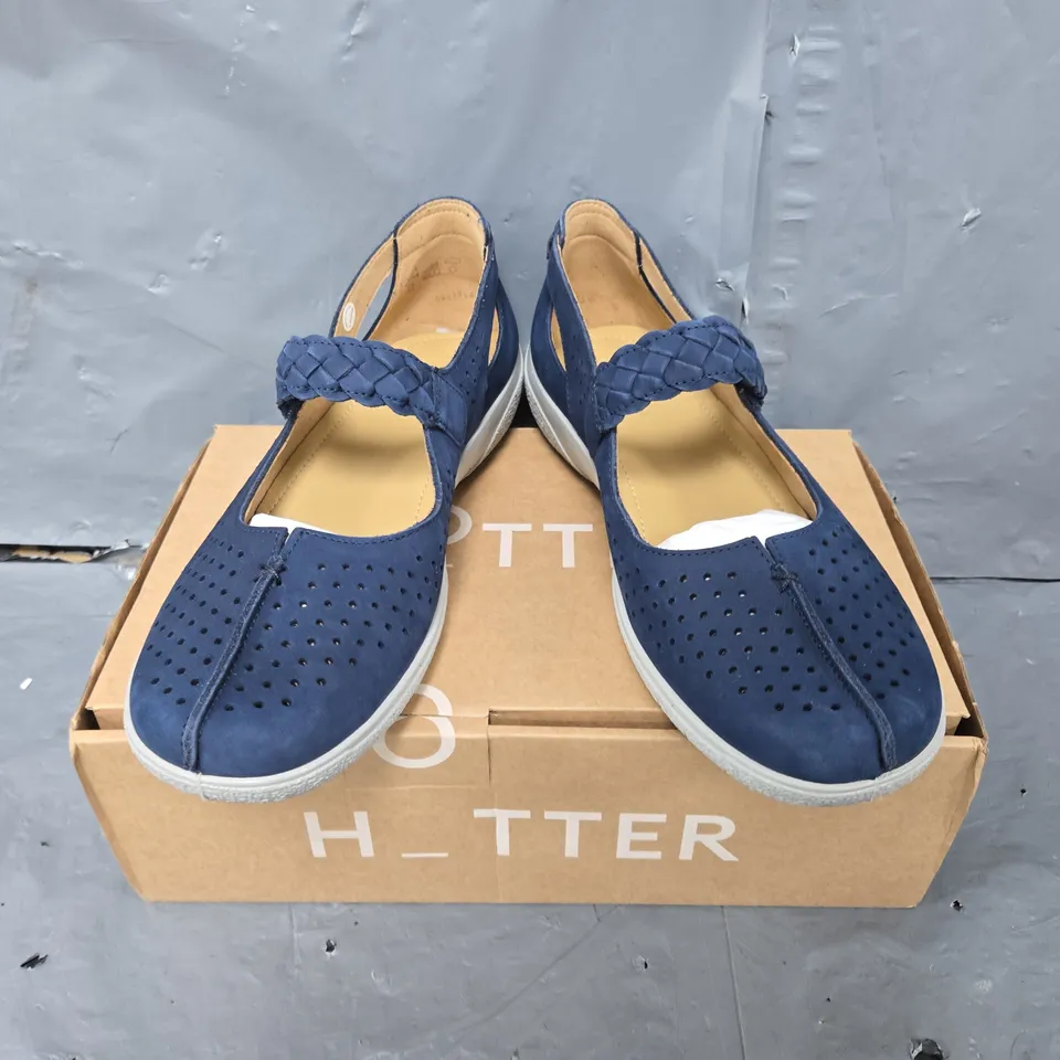 BOXED PAIR OF HOTTER QUAKE II IN FRENCH NAVY - UK 8