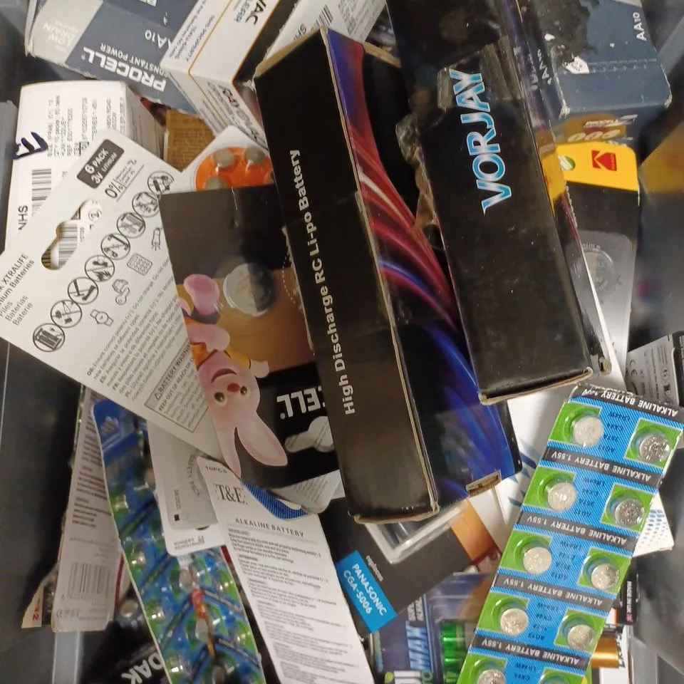 BOX OF ASSORTED BATTERIES TO INCLUDE AA, AAA, BUTTON CELL BATTERIES ETC 