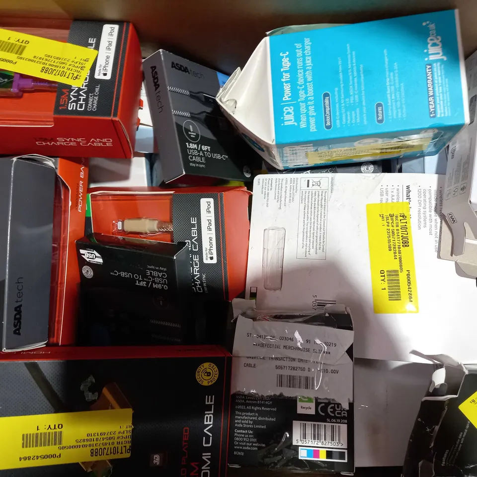 BOX OF APPROXIMATELY 20 ASSORTED ELECTRICAL ITEMS TO INCLUDE BLACKWEB SYNC AND CHARGE CABLE, MIXX STREAMBUDS MINI CHARGE TRUE WIRELESS EARBUDS, ETC