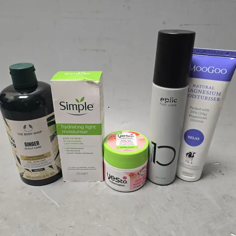APPROXIMATELY 15 ASSORTED HEALTH & BEAUTY ITEMS TO INCLUDE - MOOGOO MOISTURIZER , SIMPLE MOISTURIZER , THE BODY SHOP GINGER CONDITIONER ETC