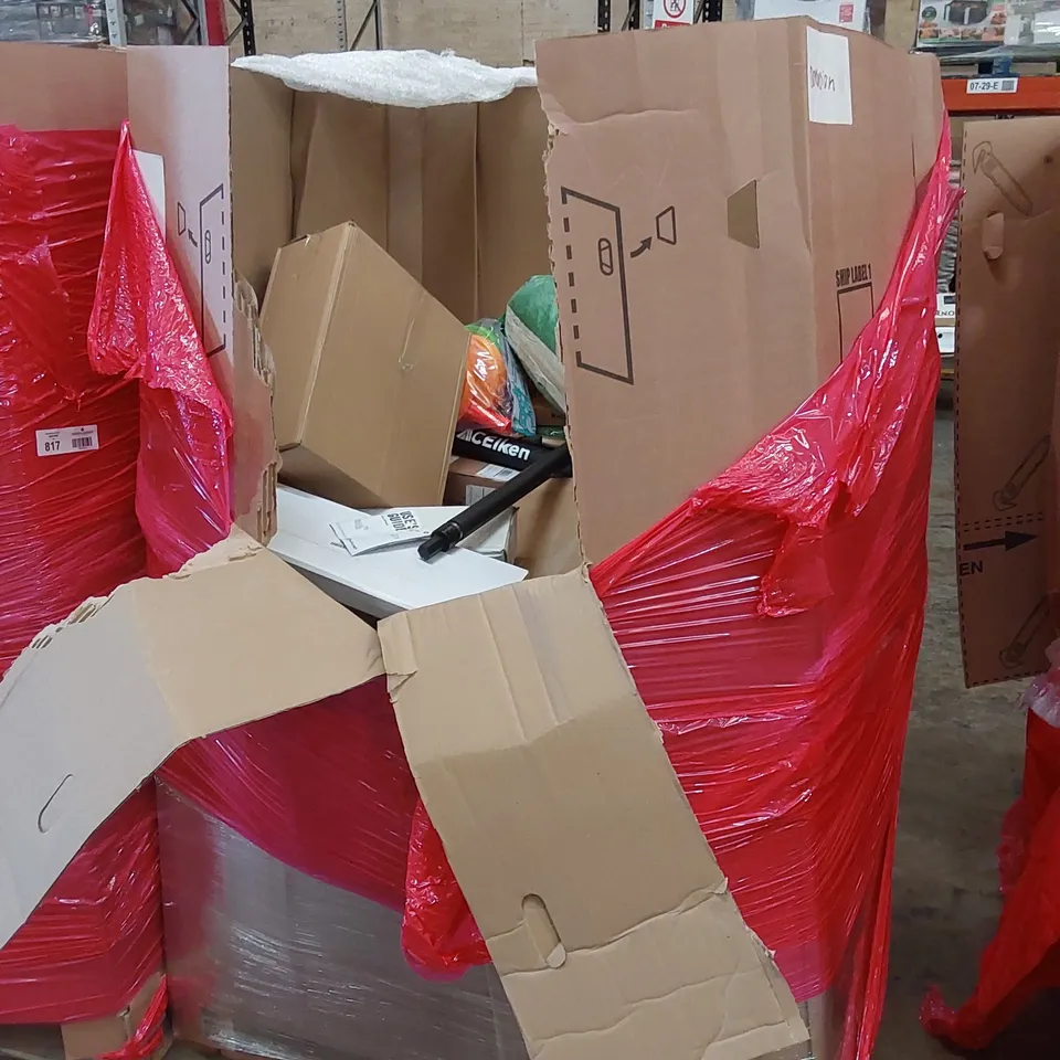 PALLET OF ASSORTED HOUSEHOLD ITEMS AND CONSUMER PRODUCTS TO INCLUDE; KIDS SKATEBOARD PROTECTION, TOILET SEATS, BOXED FURNITURE ETC 