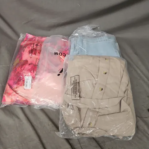 APPROXIMATELY 20 ASSORTED CLOTHING ITEMS IN VARIOUS STYLES AND SIZES 