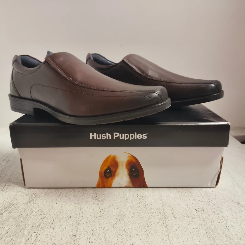BOXED PAIR OF HUSH PUPPIES BRODY SLIP-ON SHOE SIN CHOCOLATE SIZE UK 9