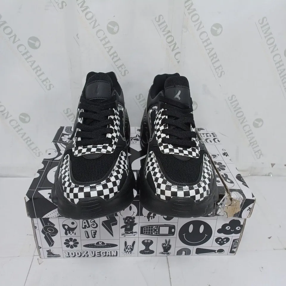 KOI FOOTWEAR MENS BLACK FORMATION CHEQUERED ATOMIC TRAINERS SIZE 11