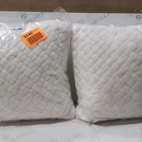 BRAND NEW SEALED SET OF 2 CHUNKY KNIT CUSHION FILLER WHITE