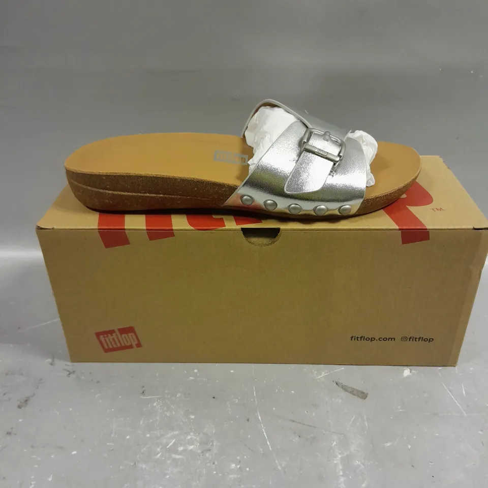 BOXED PAIR OF FITFLOP IQUSHION ADJUSTABLE BUCKLE METALLIC LEATHER SLIDERS - 4