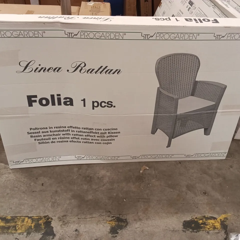 BOXED OUTDOOR PROGARDEN RATTAN DINING SET, INCLUDING 1 TABLE AND 6 CHAIRS (7 BOXES, 4 CUSHIONS)