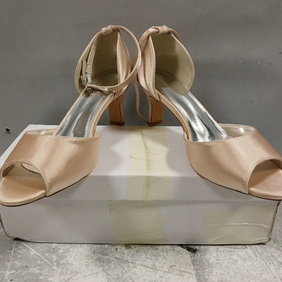 BOXED PAIR OF UNBRANDED PEEP TOE HEELED SANDALS IN SATIN BEIGE COLOUR SIZE EU 38