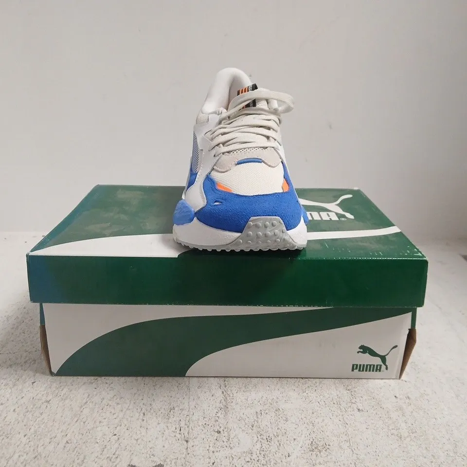 BOXED PAIR OF PUMA RS-Z BP TRAINERS IN BLUE/GREY SIZE UK 7