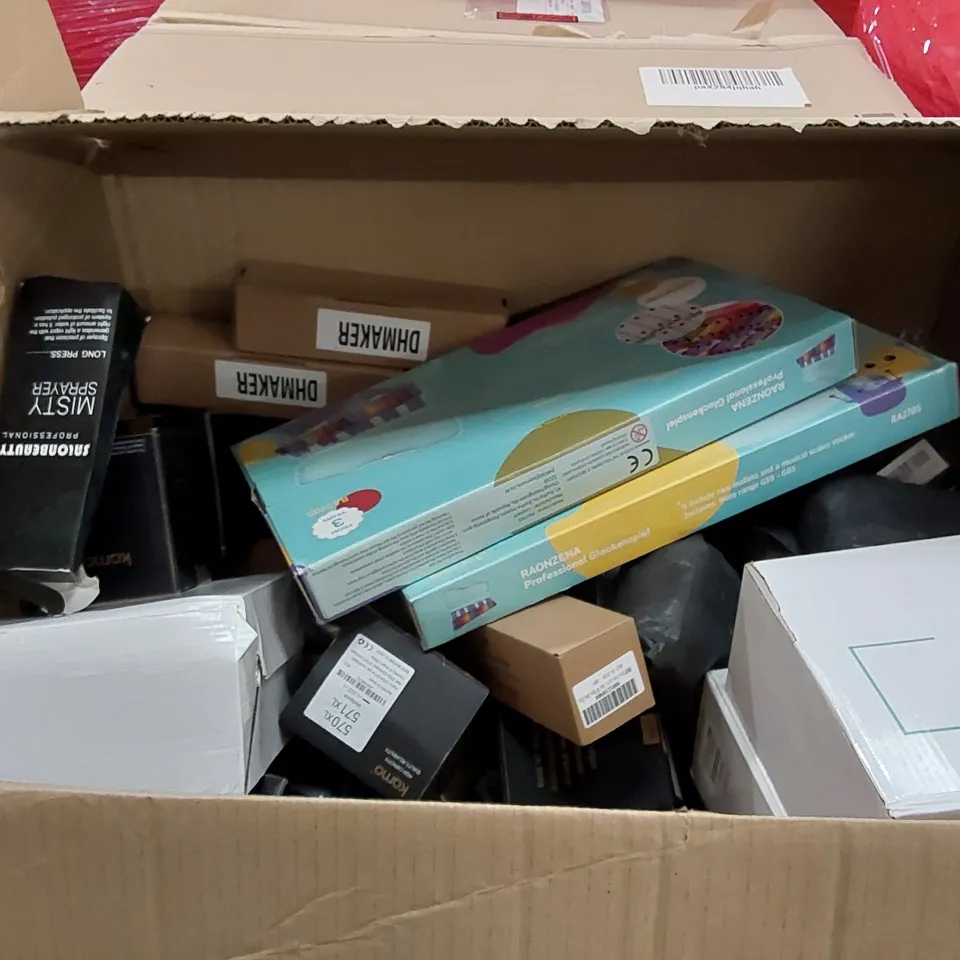 PALLET OF ASSORTED ITEMS INCLUDING: GLOCKENSPIEL, PAINT ROLLERS, IN CARTRIDGES, GLOVES, WATCH STRAP, CUSHION COVER, EYE SHADOW, SPLIT SLEEVING