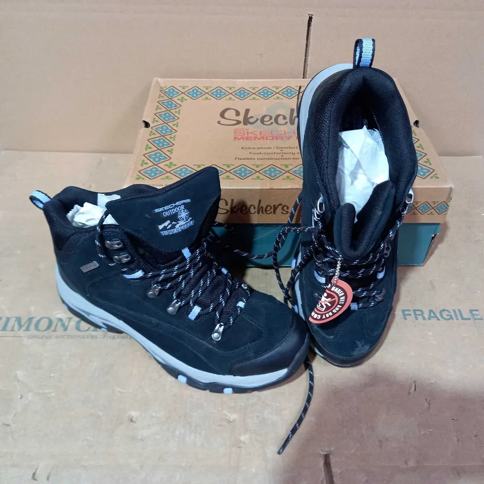 BOXED PAIR OF SKECHERS - SIZE 8