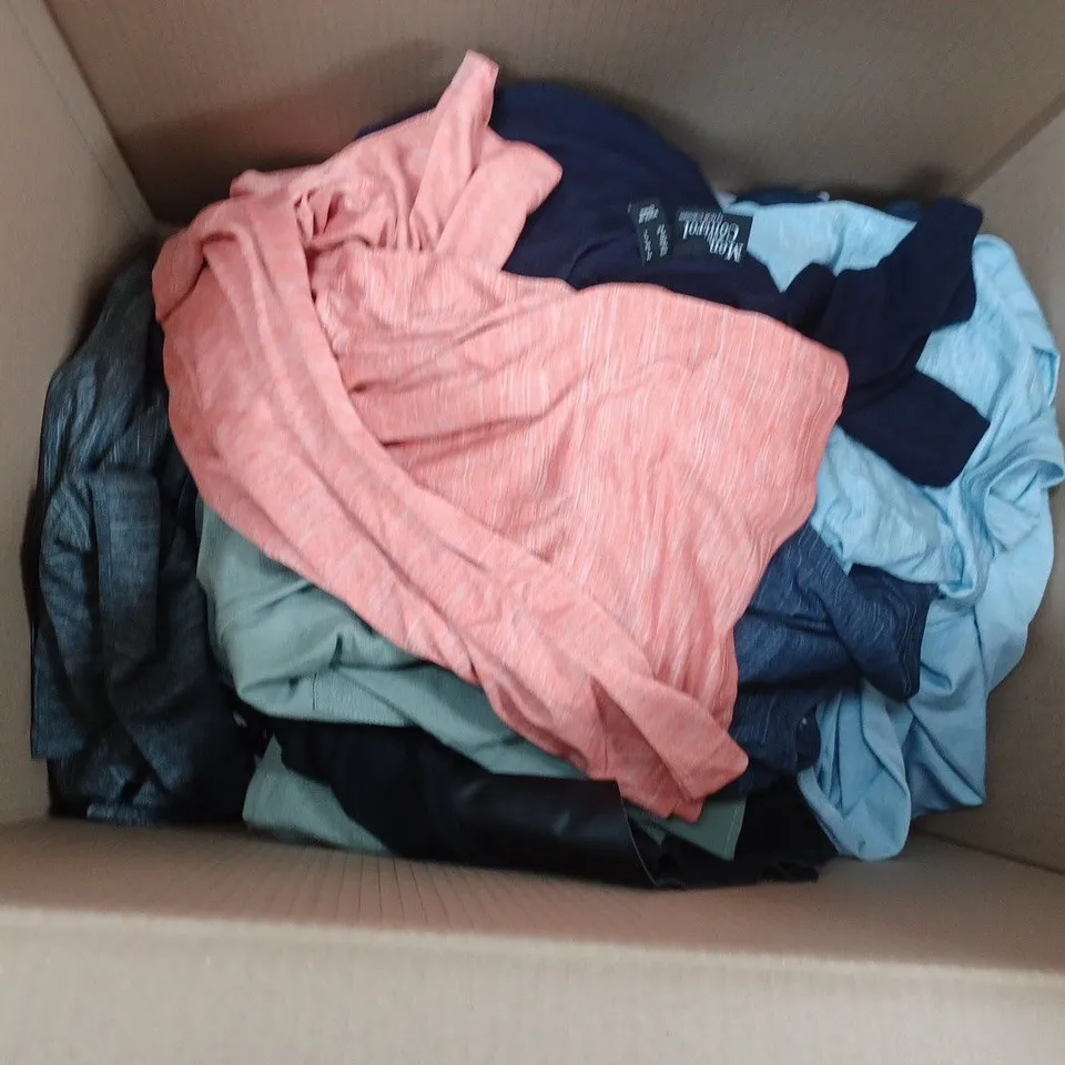 BOX OF APPROX 30 ASSORTED CLOTHING ITEMS TO INCLUDE - D&CO - MEN WITH CONTROL - MR MAX ECT