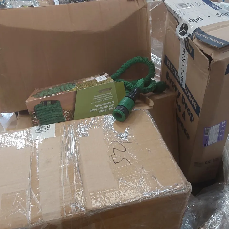 PALLET CONTAINING A VERY LARGE QUANTITY OF ASSORTED ITEMS INCLUDING: INFLATABLE SOFA, EXPANDING GARDEN HOSE, ELECTRIC SHOWER, PEDI ROLLER ECT
