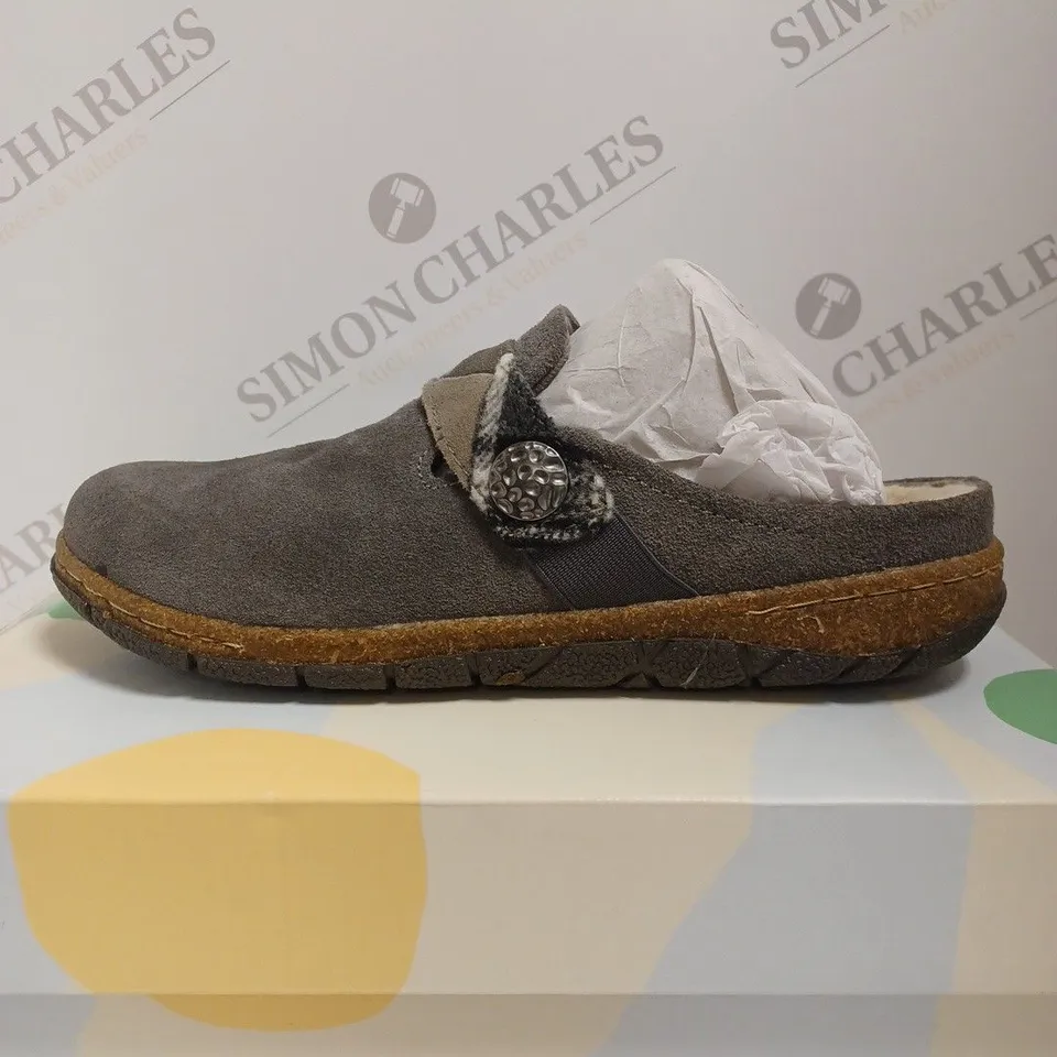 BOXED EARTH ORIGINS ELOISE CLOG SHOES, GREY - SIZE 7