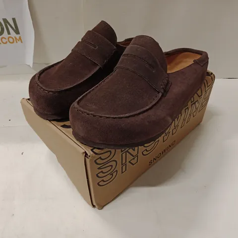 BOXED SNOWWIND CLOGS – SUEDE MOCHA, UK 6.5 (EU 39) – MEN'S