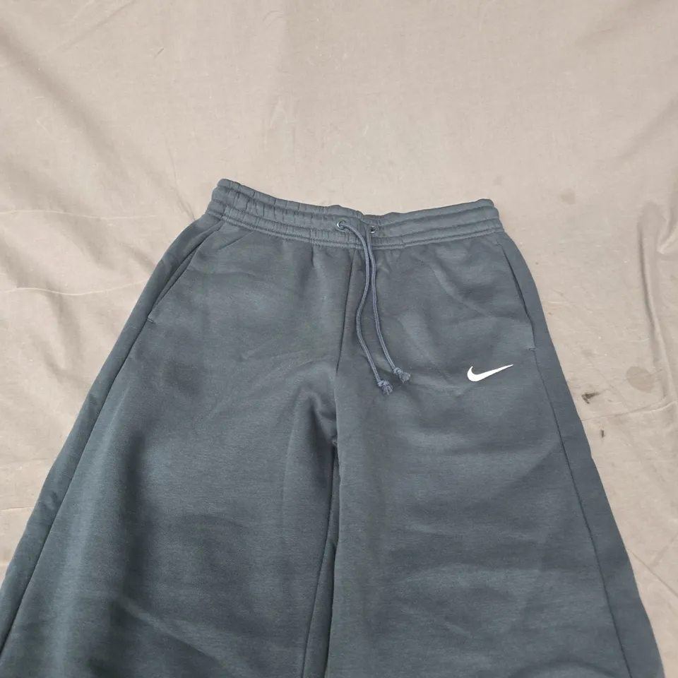 NIKE SPORTSWEAR SWEATPANTS – BLACK – SIZE S
