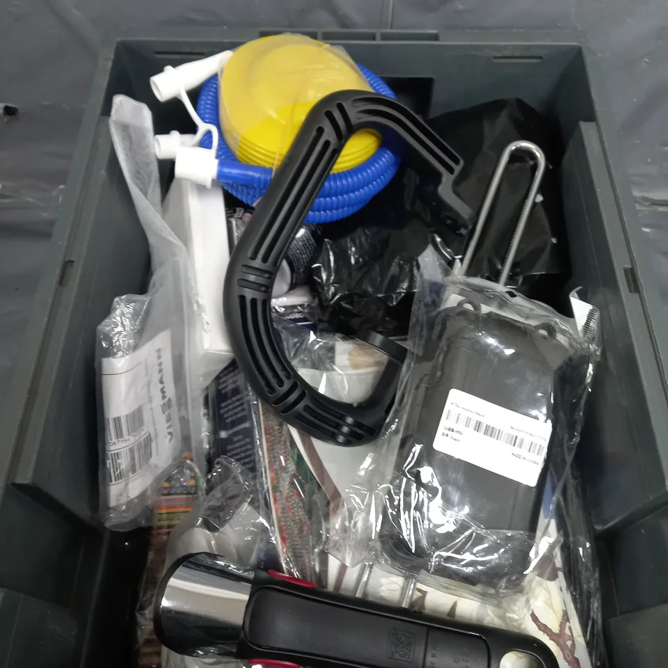 APPROXIMATELY 10 ASSORTED HOUSEHOLD ITEMS TOO INCLUDE DOG LEADS , DYE , LED LIGHTING , ETC 