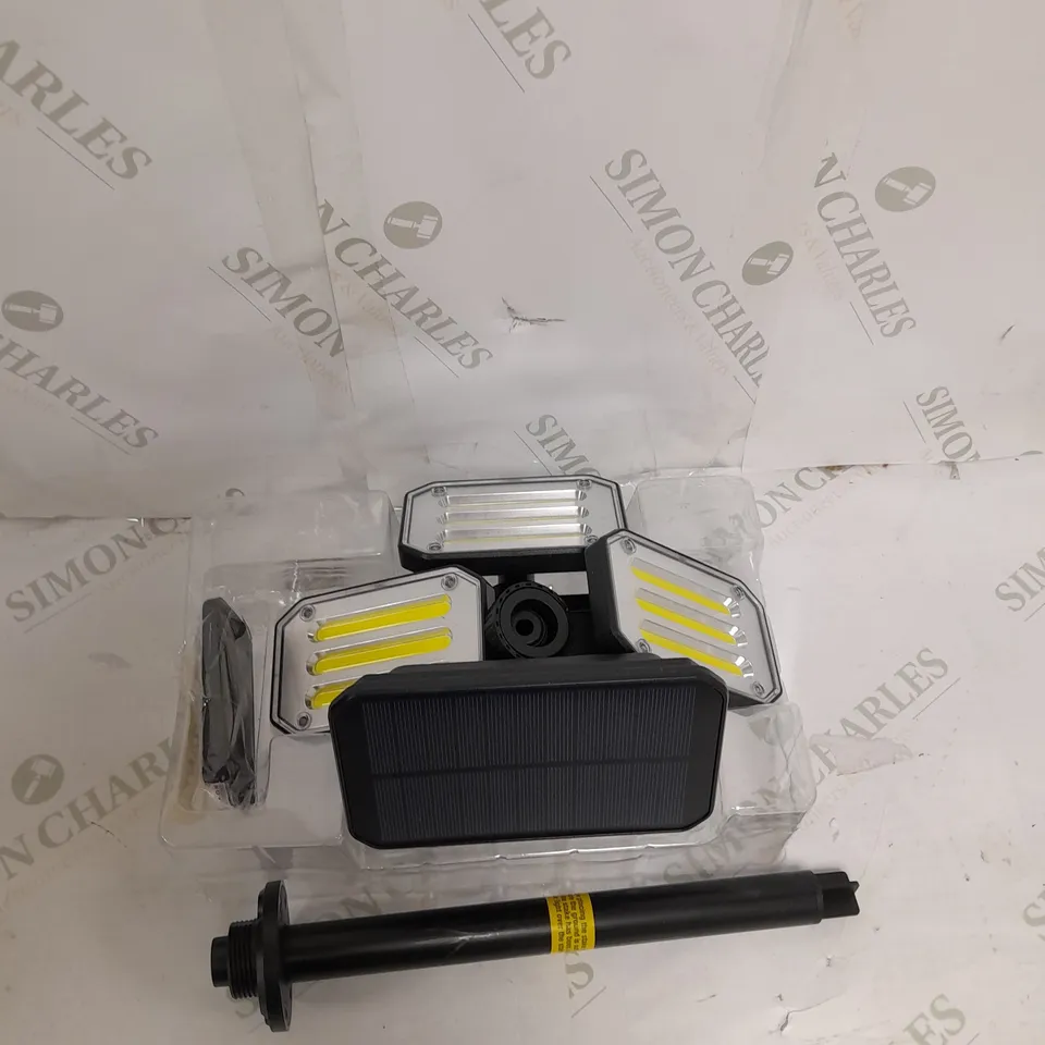 BOXED BELL & HOWELL 300 LUMENS BIONIC FLOODLIGHT