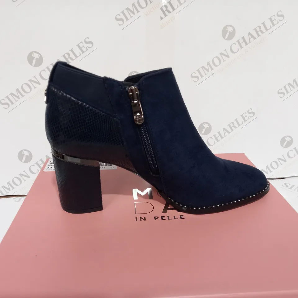 BOXED MODA IN PELLE NAVY LAVINIA HEELS - SIZE 39