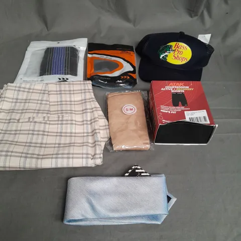BOX OF APPROXIMATELY 20 ASSORTED CLOTHING ITEMS TO INCLUDE - SOCK, HAT , TROUSER ETC