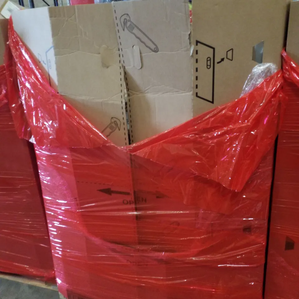 PALLET CONTAINING ASSORTED PRODUCTS INCLUDING PLAY MAT, CAT BED, V-SHAPED SUPPORT PILLOW & CHILD BOOSTER SEAT