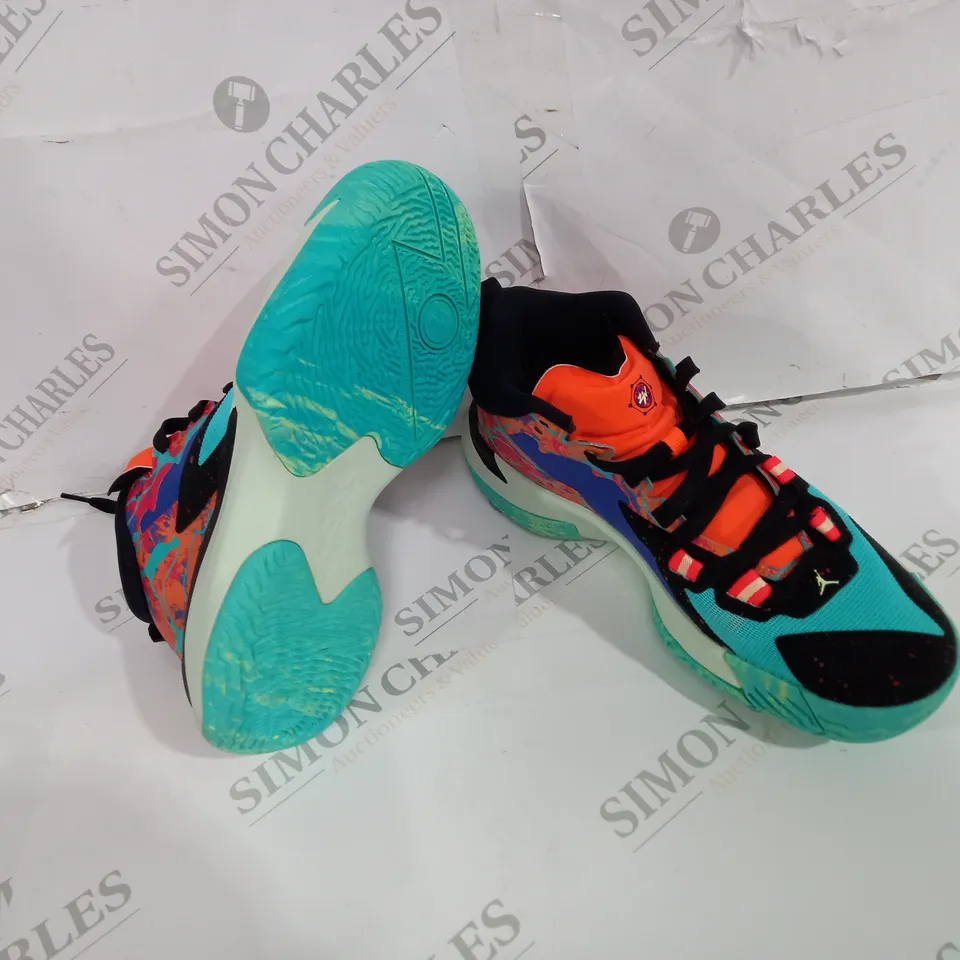 PAIR OF 23 JUMPMAN SIZE 5.5 TRAINERS 